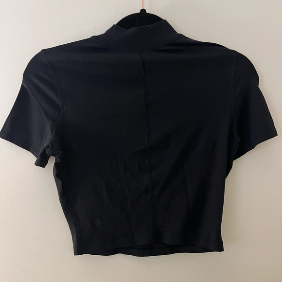 lululemon mock neck cropped t-shirt size 4 - Picture 2 of 2